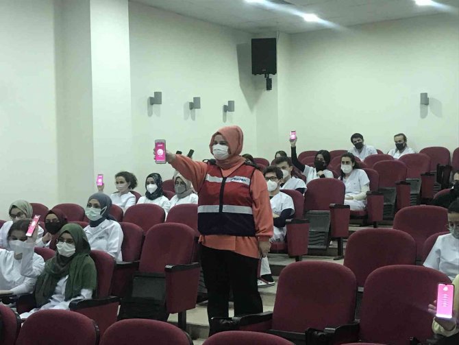 Zbeü’de Diş Hekimliği Fakültesinde Bağımlılık İle Mücadele Konferansı Gerçekleştirildi