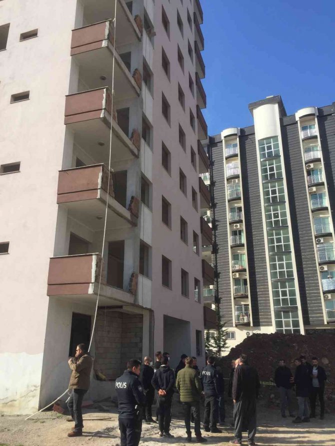 Hırsız Olduğu Öne Sürülen Şahıs İnşaattan Düştü