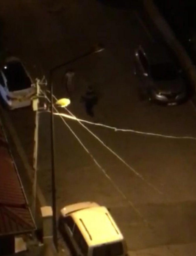 Çıplak Vatandaşa Meydan Dayağı