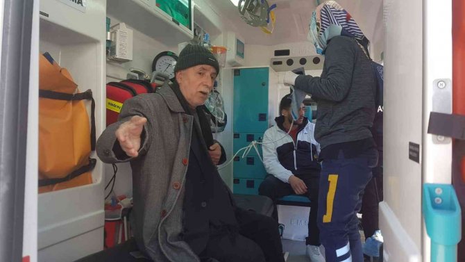 İ̇ki Otomobil Çarpıştı: 2 Yaralı