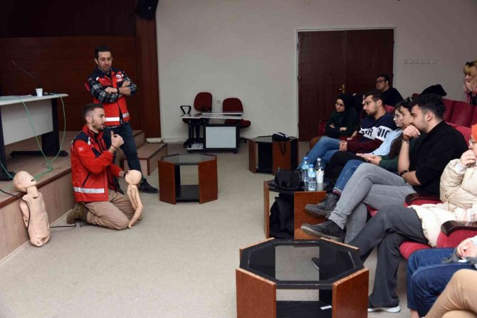 Afyonkarahisar’da Üniversite Öğrencilerine ‘İ̇lk Yardım’ Eğitimi Verildi