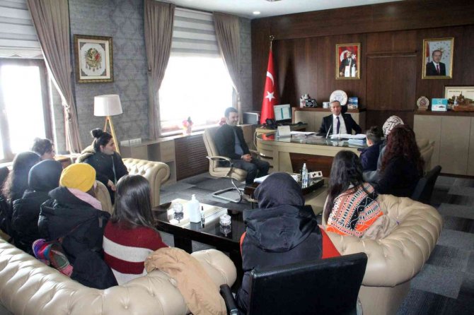 Ağrı Milli Eğitim Müdürü Kökrek, İ̇spanya’ya Gidecek Olan Öğrencileri Yolcu Etti