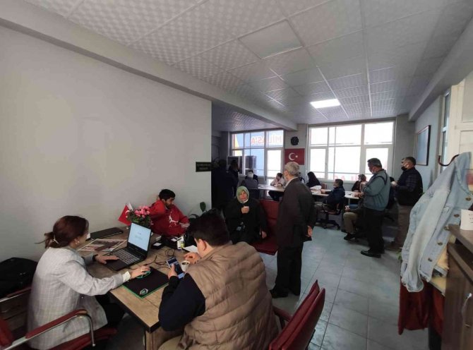 Ak Parti’nin “Halk Günü” Yoğun Geçiyor