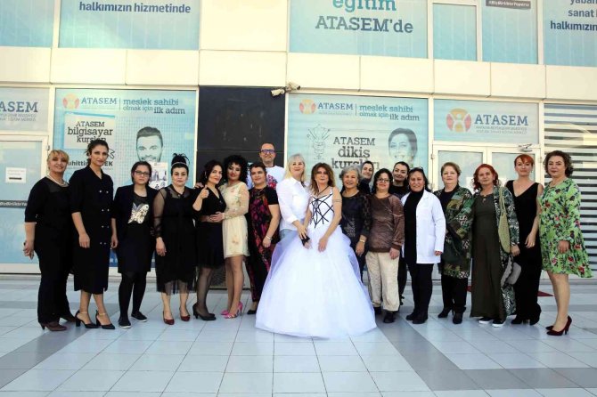 Kursiyerler, Kendi Diktikleri Kıyafetlerin Defilesini Yaptı