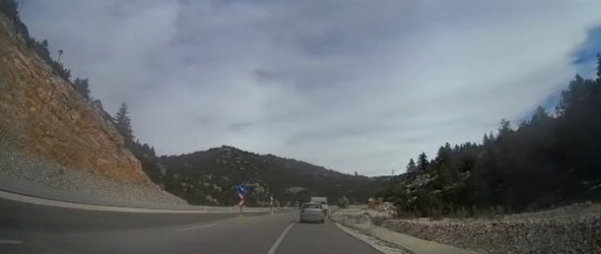 Hatalı Sollama Yapan Araç, Gezici Jandarma Aracına Yakalandı