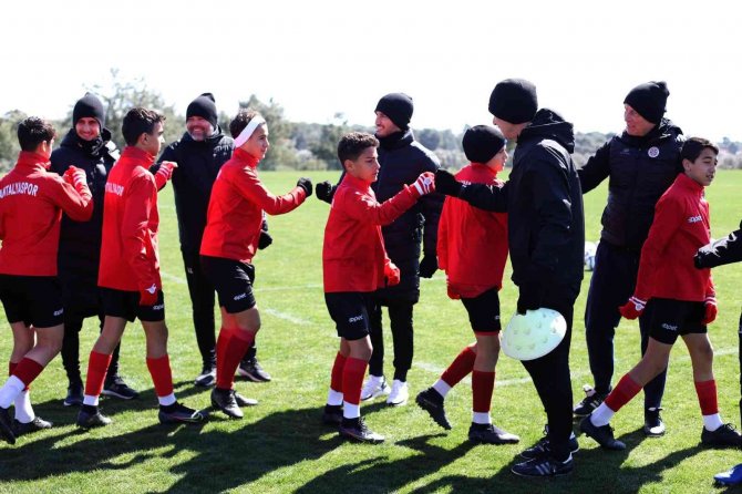 Antalyaspor U13 Takımı Dubai Yolcusu