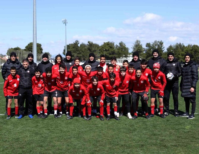 Antalyaspor U13 Takımı Dubai Yolcusu