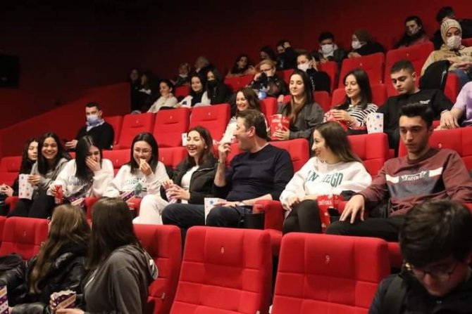 Bandırma Belediye Başkanı Tosun, Öğrencileri Kırmadı