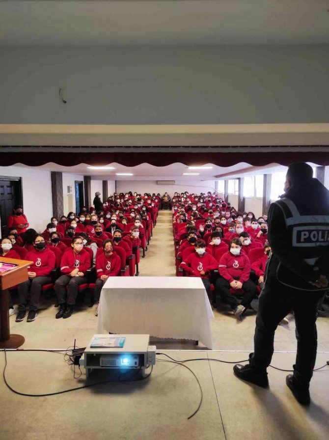 Bandırma Emniyetinden Öğrencilere Kişisel Güvenlik Eğitimi Verildi