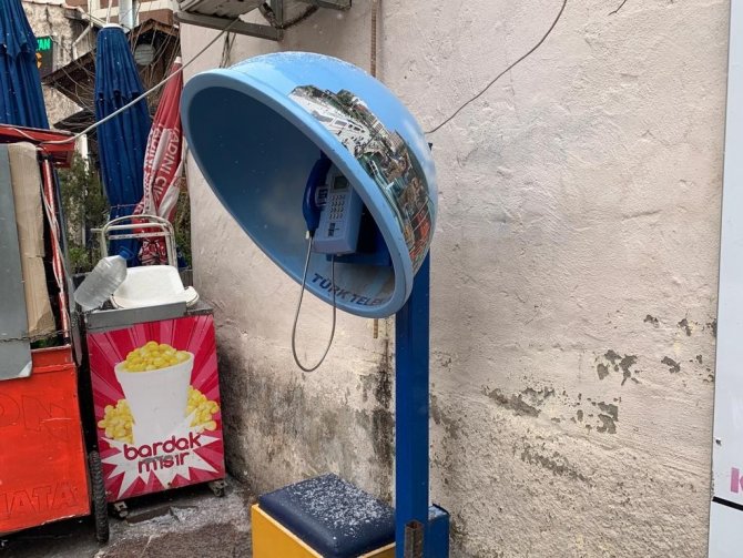 Tarih Olan Telefon Kulübeleri Cadde Ve Sokaklarda Hala Yer Alıyor