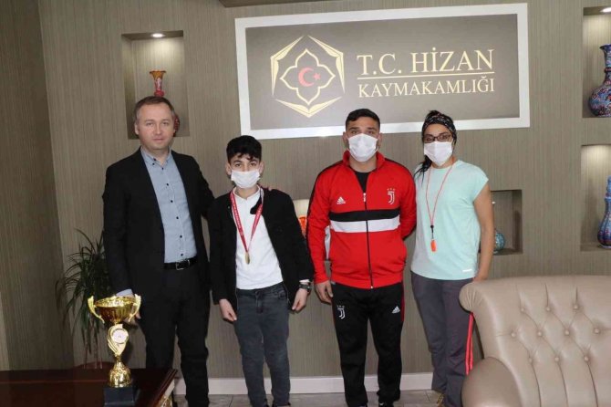 Minik Pehlivanlardan Kaymakam Yelek’e Ziyaret