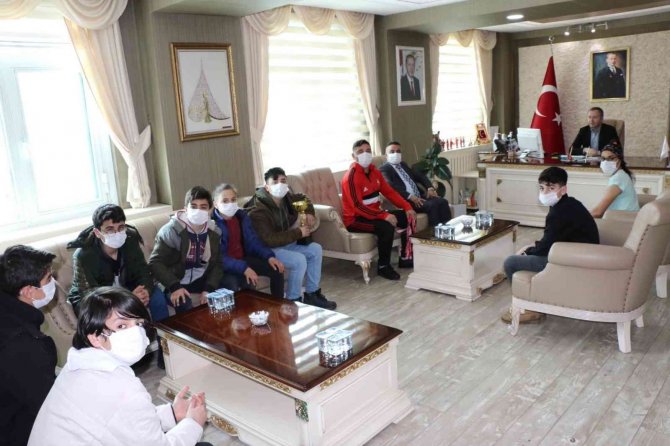 Minik Pehlivanlardan Kaymakam Yelek’e Ziyaret