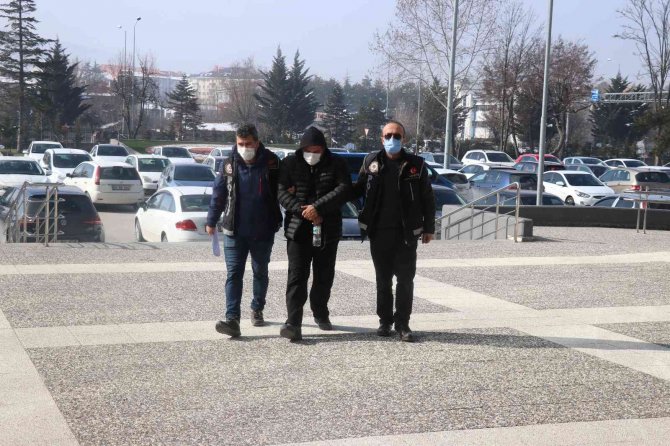 Bolu’da 15 Kilo Uyuşturucuyla Yakalanan Şüpheli Adliyeye Sevk Edildi