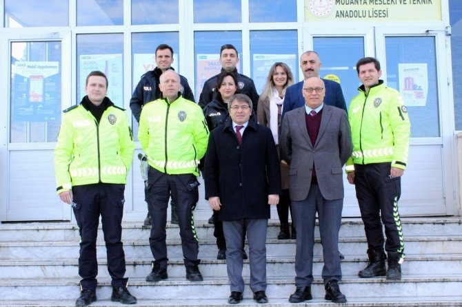 Polisler Okul Sıralarına Geri Döndü