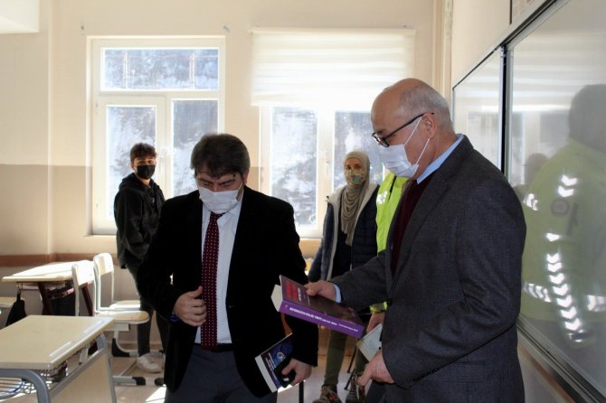 Polisler Okul Sıralarına Geri Döndü