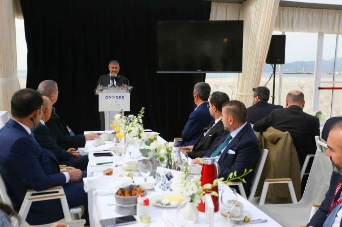 Çevre, Şehircilik Ve İ̇klim Değişikliği Bakanı Kurum: "Türkiye Geçen Yıl Yüzde 11 Büyüme İle Rekor Kırdı"