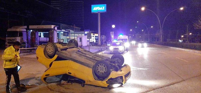 Refüje Çarpan Otomobil Takla Attı: 1 Yaralı