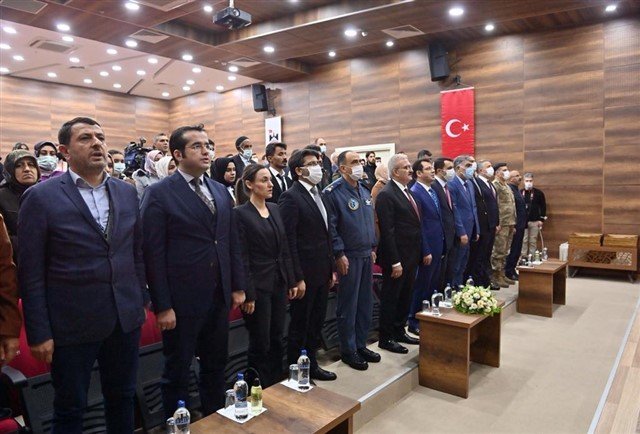 Diyarbakır Valisi Karaloğlu, 12 Şehit Yakınına Devlet Övünç Madalyalarını Takdim Etti