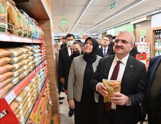 Vali Karaloğlu, Kooperatif Marketin Açılışını Yaptı