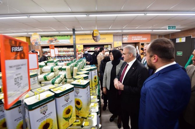 Vali Karaloğlu, Kooperatif Marketin Açılışını Yaptı