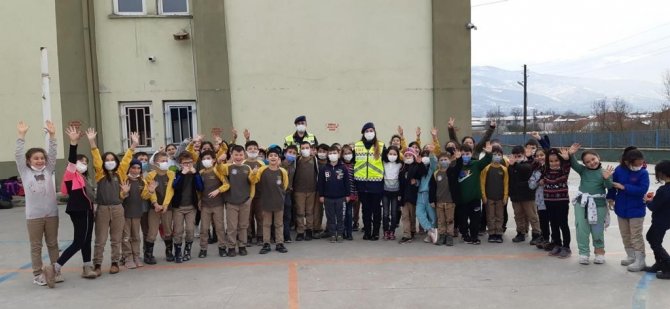 Jandarmadan Genç Yaşta Trafik Eğitimi