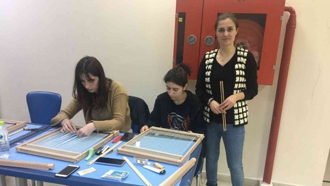 Öğrenciler İçin Halı Dokuma Kursu Açıldı