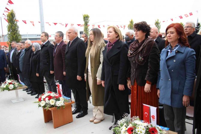 Bu Fabrikada Sadece Kadınlar Çalışacak