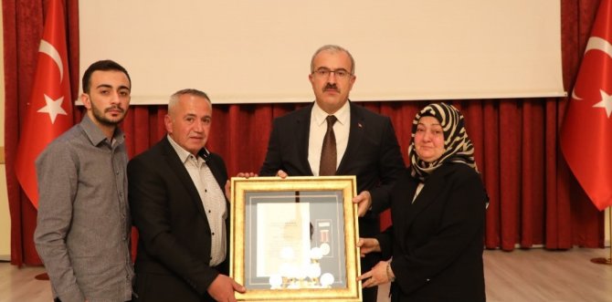 Elazığ’da Şehit Aileleri Ve Gazilere ‘Devlet Övünç Madalyası Ve Beratı’ Verildi