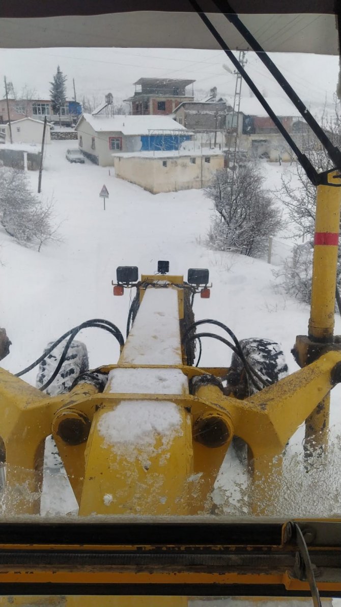 Elazığ’da Kapalı 37 Köy Yolunun Açılması İçin Çalışmalar Sürüyor