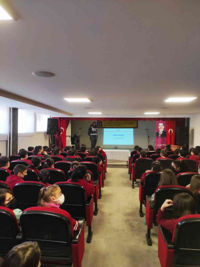 Bandırma Emniyetinden Öğrencilere Kişisel Güvenlik Eğitimi Verildi