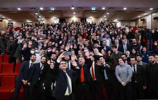 Bakan Dönmez, Üniversiteli Gençlerle Bir Araya Geldi