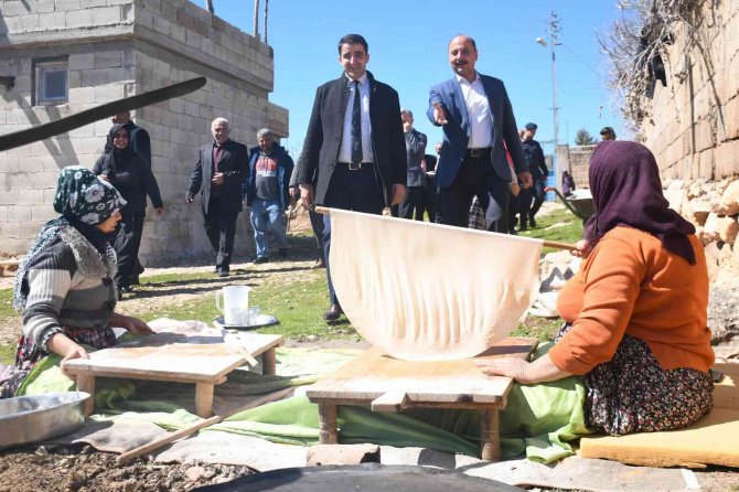 Kaymakam Sevgili, Kadınlarla Köy Ekmeği Pişirdi