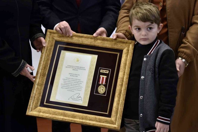 Gümüşhane’de Şehit Ailesine Devlet Övünç Madalyası Tevcih Töreninde Gözyaşları Sel Oldu