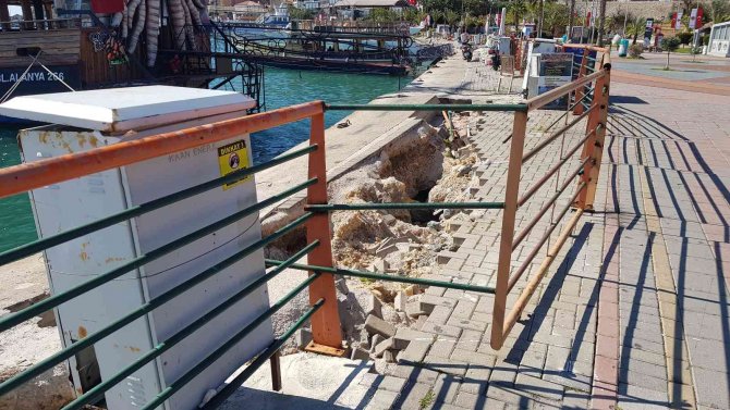 Alanya’da Teknecilerin ’Çöken İskele’ İsyanı