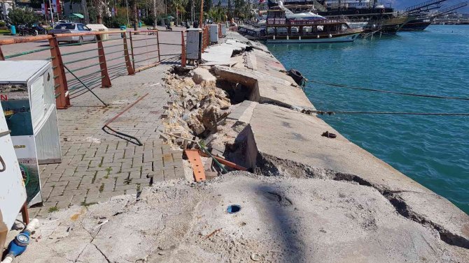 Alanya’da Teknecilerin ’Çöken İskele’ İsyanı