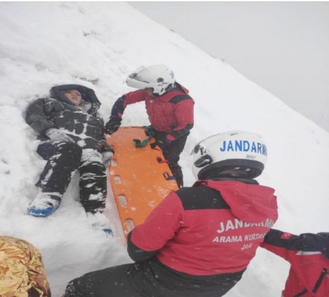 Jak Timleri Davraz Kayak Merkezinde Güven Veriyor