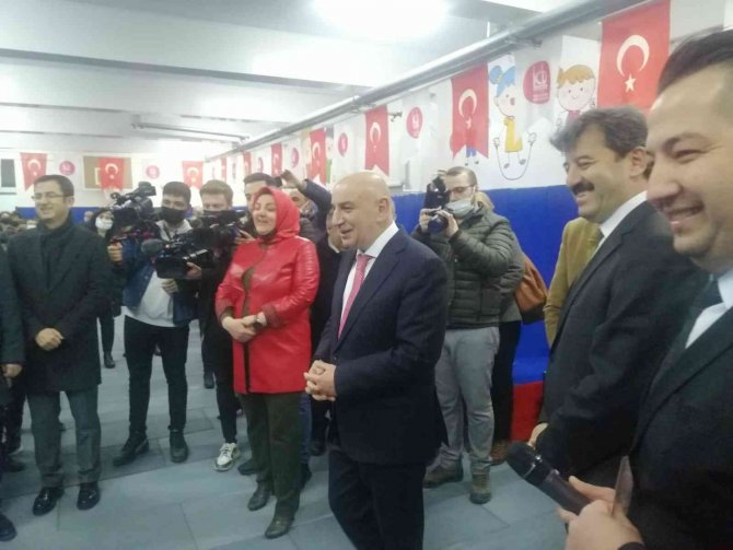 Keçiören’de Bir Okul Daha Spor Salonuna Kavuştu