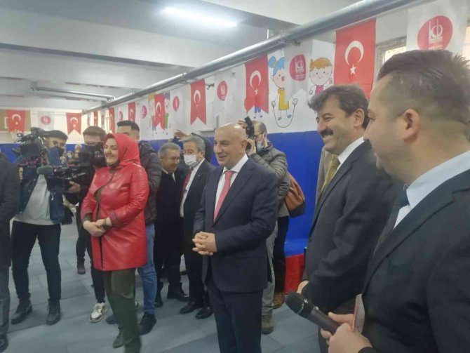 Keçiören’de Bir Okul Daha Spor Salonuna Kavuştu