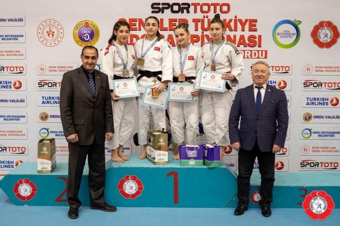 Kağıtspor Ordu’dan 11 Madalyayla Döndü