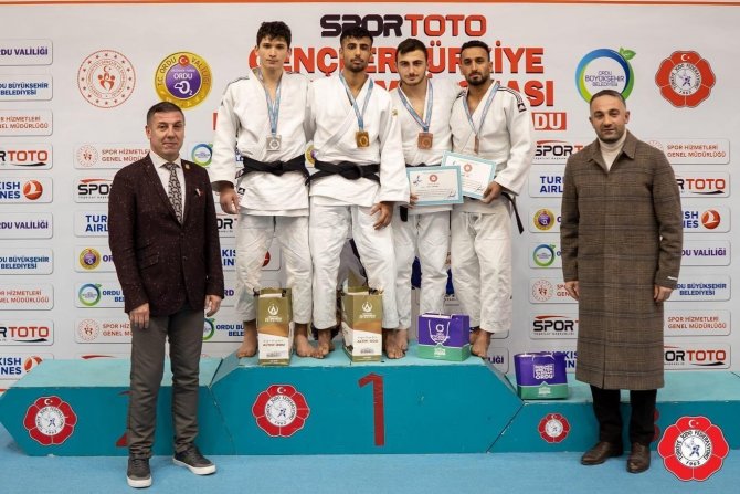 Kağıtspor Ordu’dan 11 Madalyayla Döndü