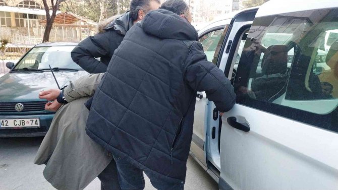 Gasp Ettiği Otomobille Çarptığı Aracı İçerisindeki Çocukla Birlikte Kaçırdı