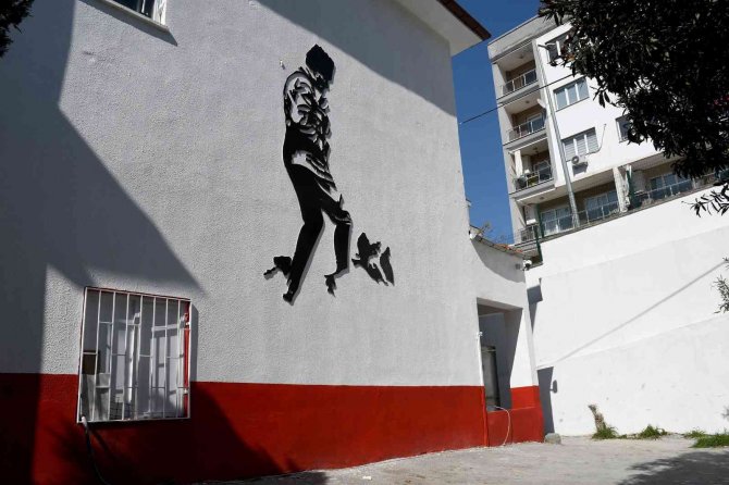 Kuşadası Belediyesi’nden İ̇kiçeşmelik Ortaokulu’na Tadilat Desteği