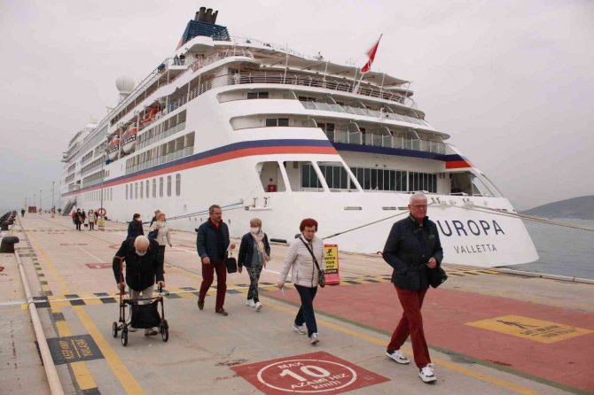 Kuşadası’na Gemi İle 145 Yolcu Geldi