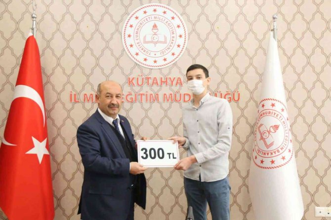 Kütahya’da Şiir Yarışmasında Dereceye Öğrenciler Ödüllendirildi