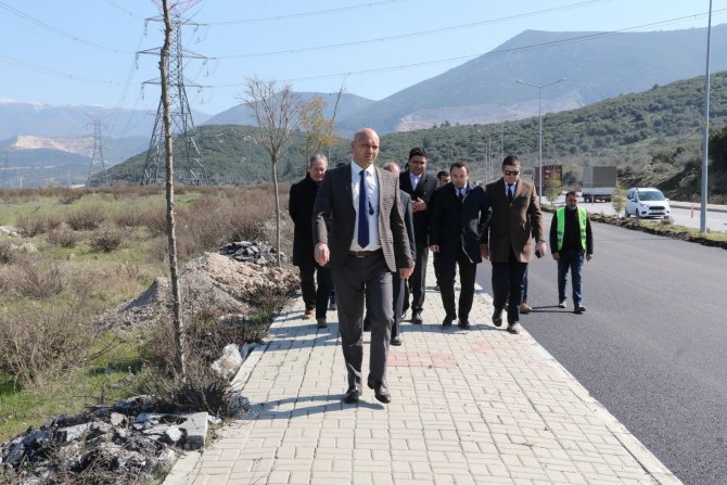 Büyükşehirden Akgedik Toki̇’ye 65 Bin Metrekarelik Sıcak Asfalt