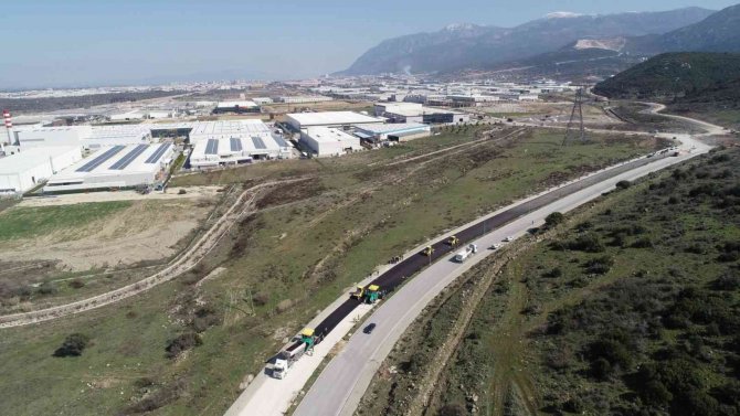 Büyükşehirden Akgedik Toki̇’ye 65 Bin Metrekarelik Sıcak Asfalt