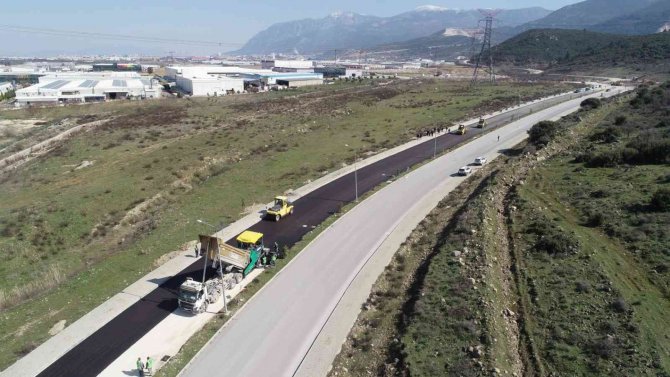Büyükşehirden Akgedik Toki̇’ye 65 Bin Metrekarelik Sıcak Asfalt