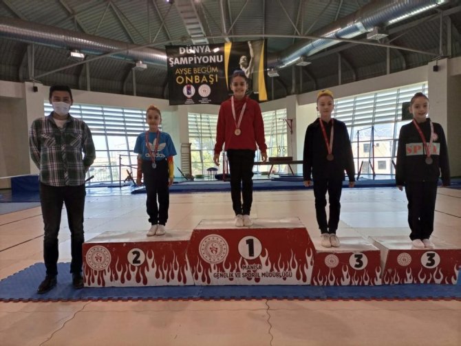 Manisa’da ‘Okul Sporları Aerobik Cimnastik İ̇l Birinciliği’ Tamamlandı