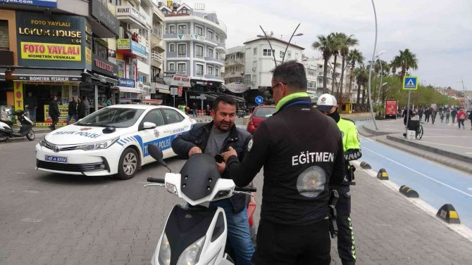 Marmaris’te Motosiklet Sürücülerine Kask Uygulaması