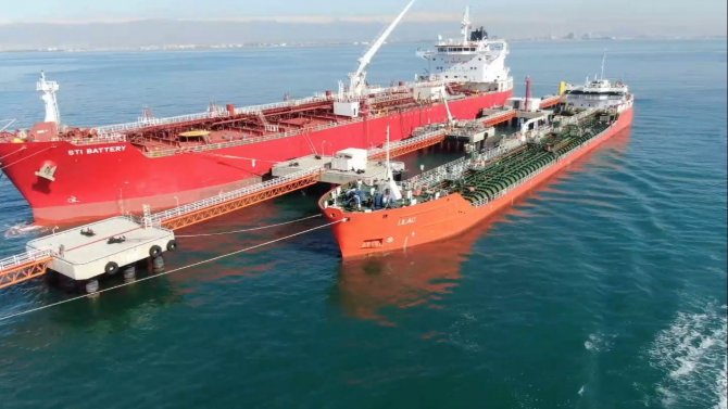 Mersin’e Gelen Gemiden Ayçiçek Yağı Sevkiyatı Başladı